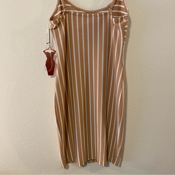 Haute Monde Striped Bodycon Dress - Picture 2 of 9